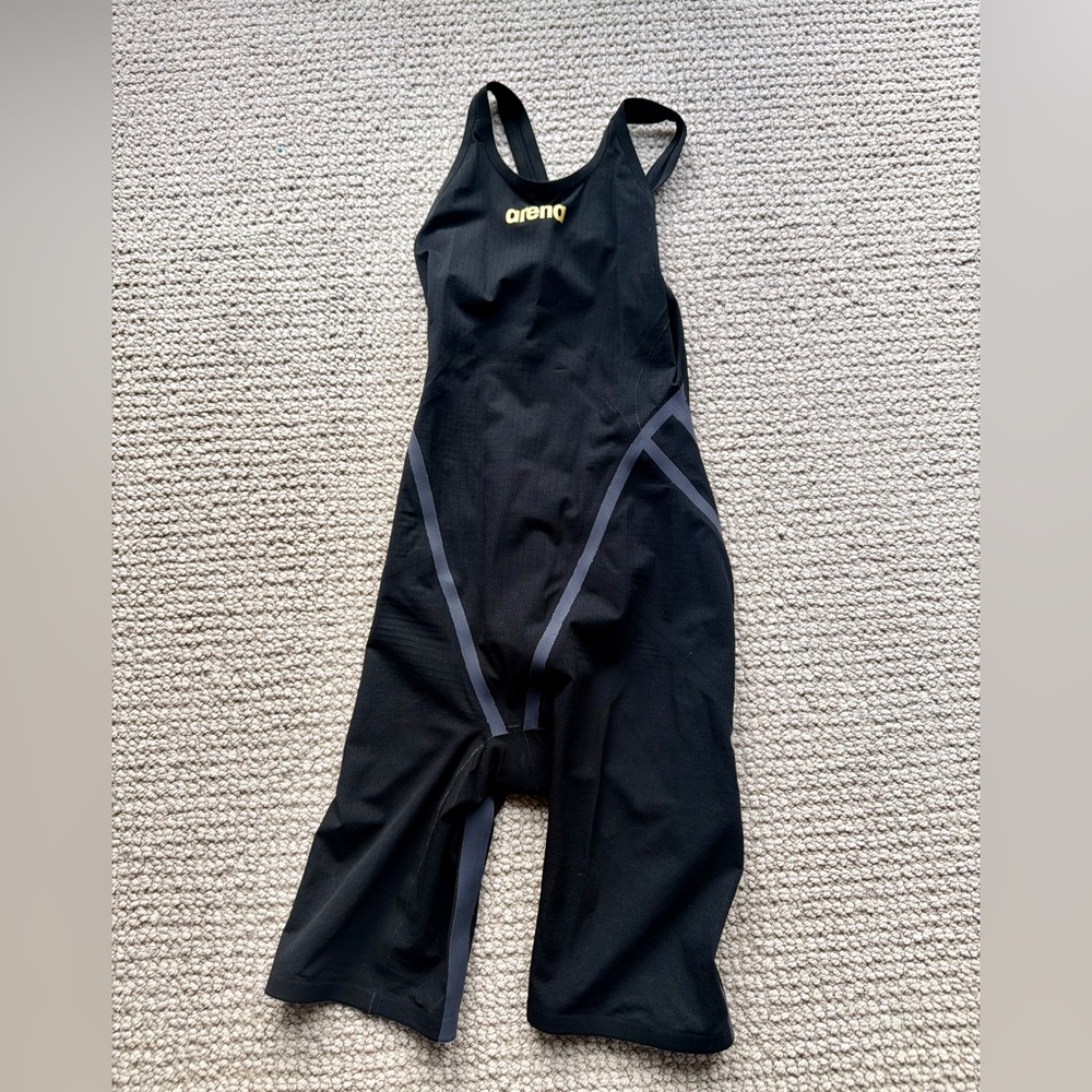 ARENA POWERSKIN CARBON CORE FX OPEN BACK SIZE 24